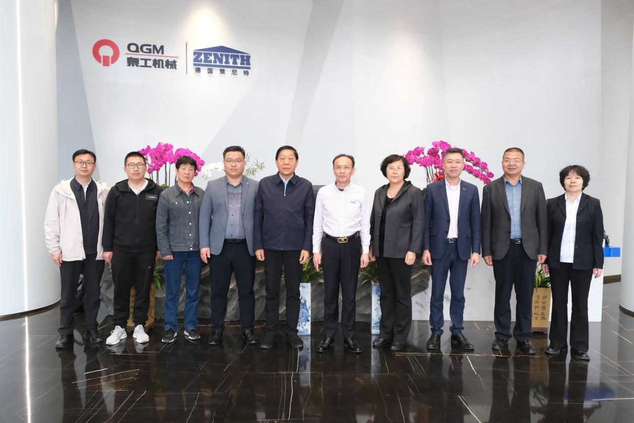 新疆建材行业协会一行莅临福建凯发网站股份参观考察