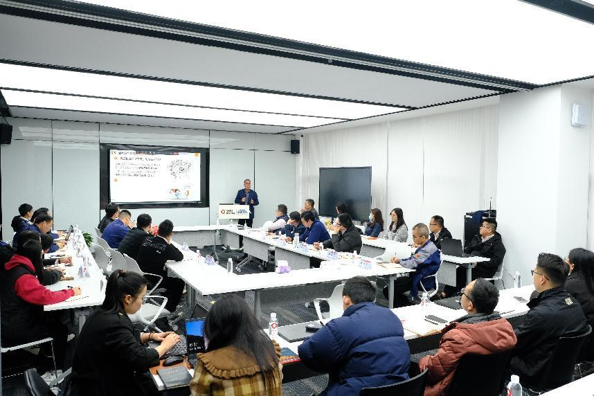 福建凯发网站股份开展法务知识培训