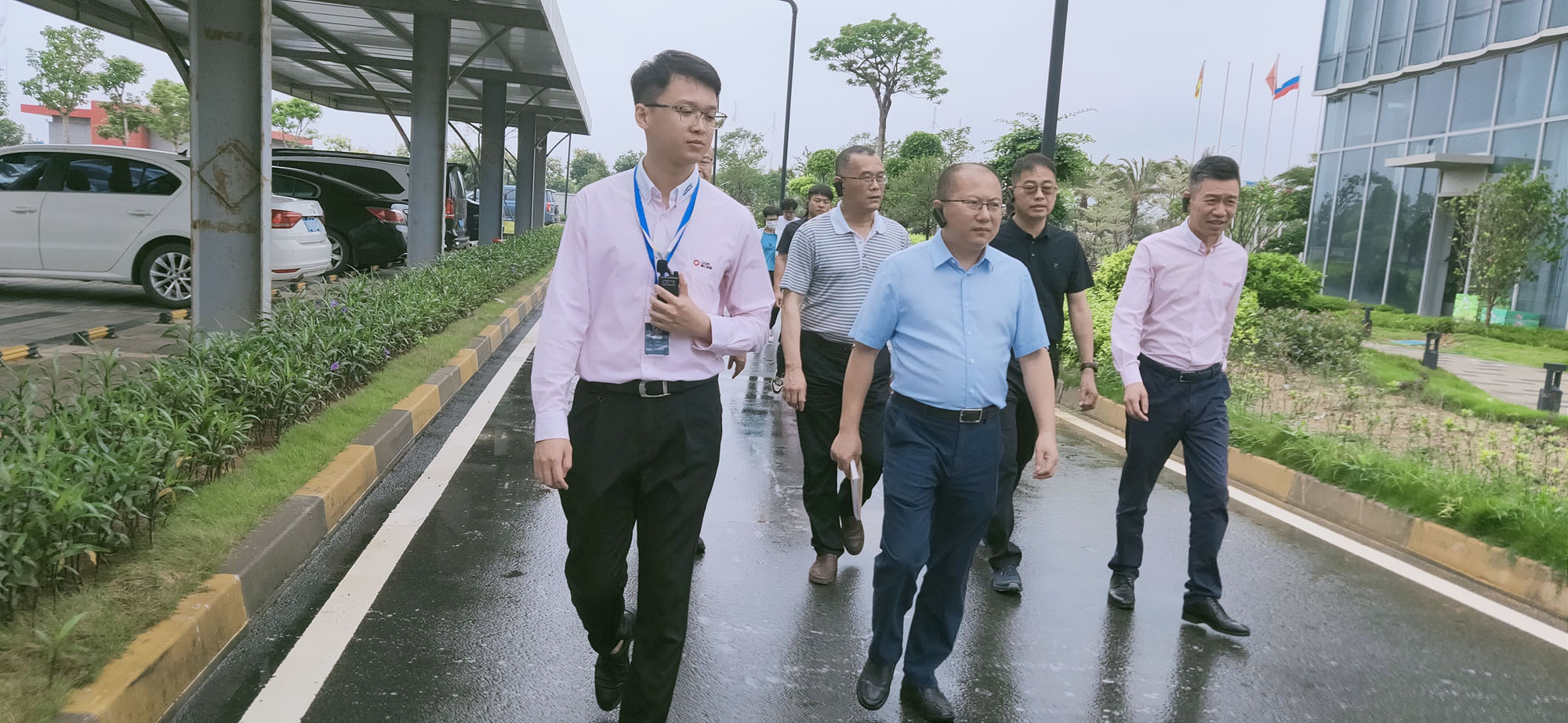 泉州市工业经济发展促进中心一行莅临福建凯发网站股份参观考察