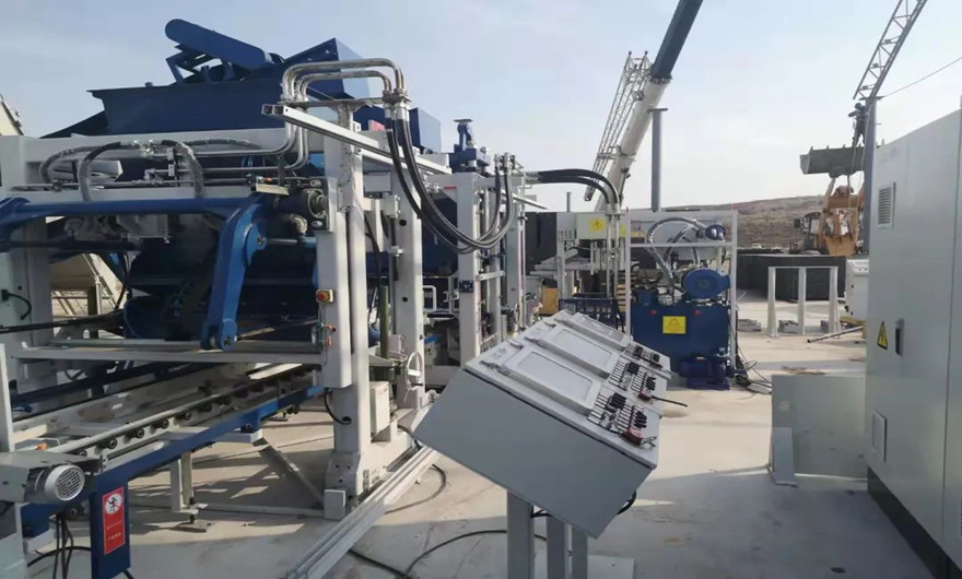 项目现场|凯发网站股份ZN900C全自动生态砌块成型机生产线于西北地区已经进入安装调试阶段